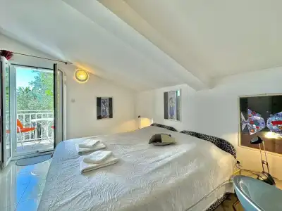 Sun Rose Apartments - 202