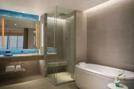Renaissance Pattaya Resort & Spa - 8