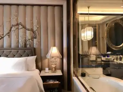 Wanda Reign Wuhan - 86