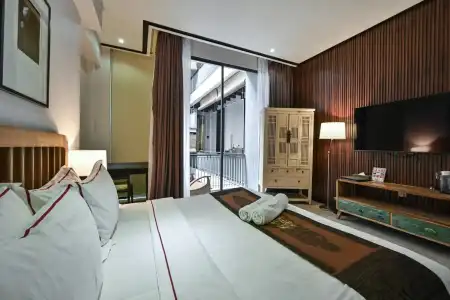 1825 Gallery - 1