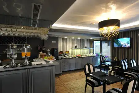 Le Petit Palace - 3