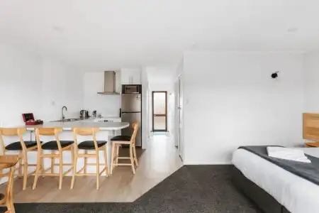 Cobblestone Court Motel – Wenzel Motels - 25