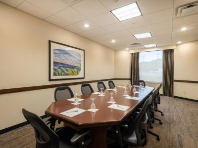 Holiday Inn Greensboro Coliseum by IHG - 29