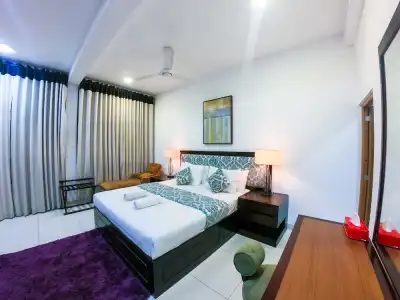 Romance Hills - 29