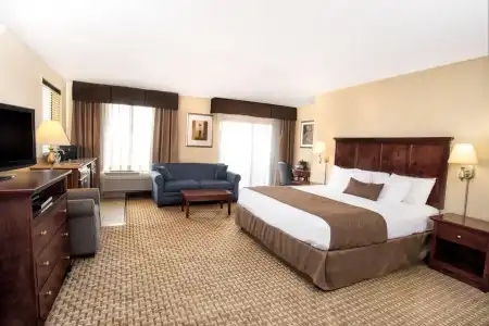 Barrington & Suites - 3