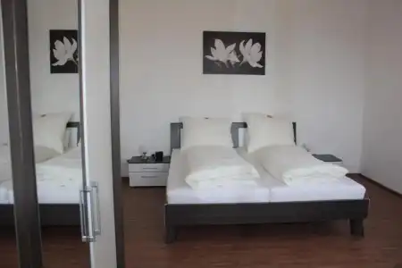 Thai Tawan - 105