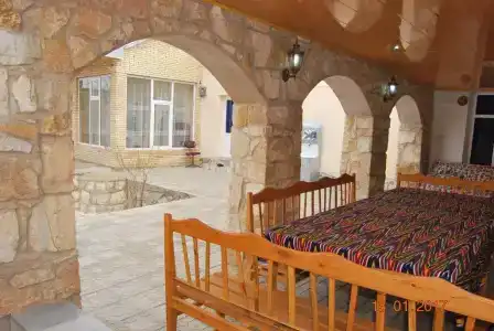 Guest House Ruslan Nurata & Tours - 1