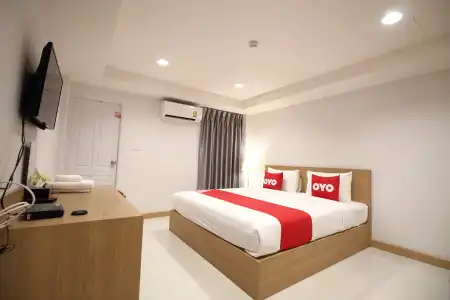 Super OYO 483 Pannee Khaosan - 2
