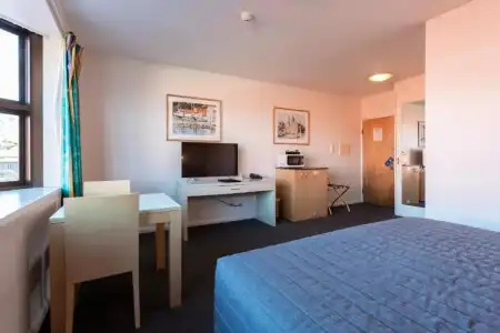 Mayfair Plaza Motel - 114