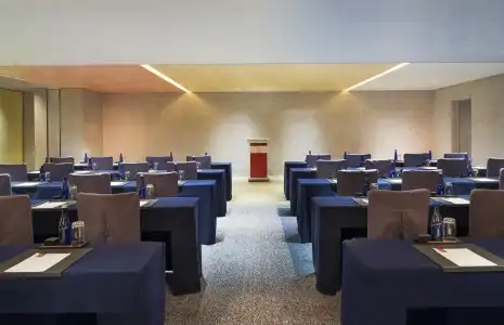 HUALUXE Shanghai Twelve at Hengshan by IHG - 47