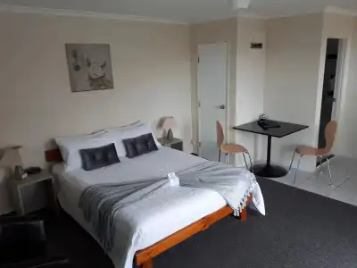 Albatross Motel - 1