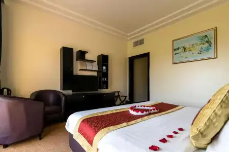 Royal Beach & Resort - 4