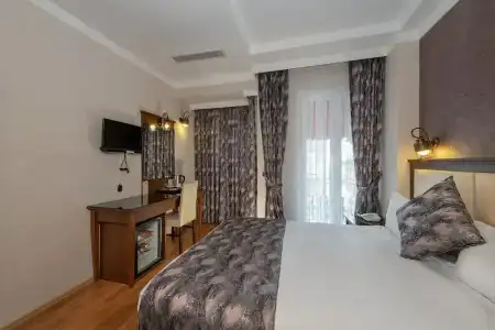 Aristocrat - 38