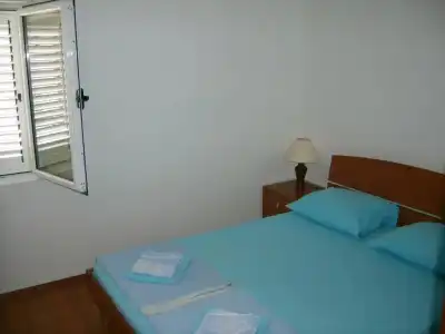 Lyon Apartments - 20