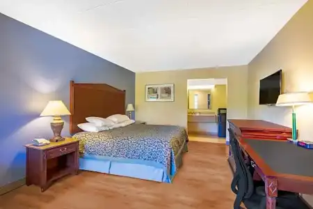 Red Roof Inn Baltimore - 32