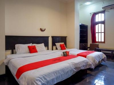 RedDoorz at Golden Inn Tugu Yogyakarta - 25
