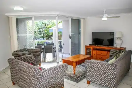 Surfers Beach Holiday Apartments - 39