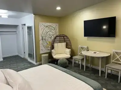 Foghorn Harbor Inn - 54