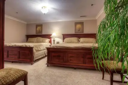 Mountain Vista Inn & Suites - 64