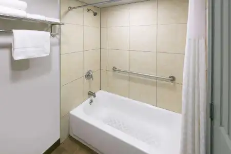 Days Inn by Wyndham South Fort Worth - 6