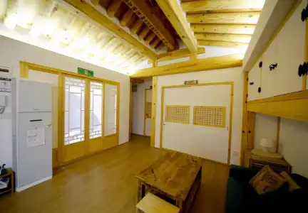 Hanok 24 Guesthouse Gyeongbokgung - 10