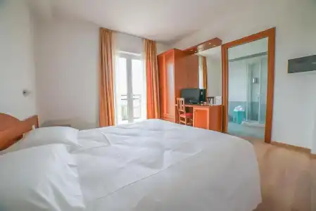Nuova Barcaccia - 1