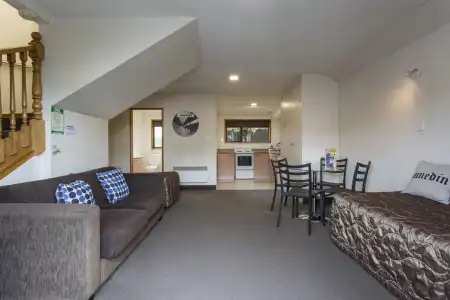 Commodore Motels - 10
