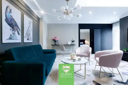 Queen Boutique - 54