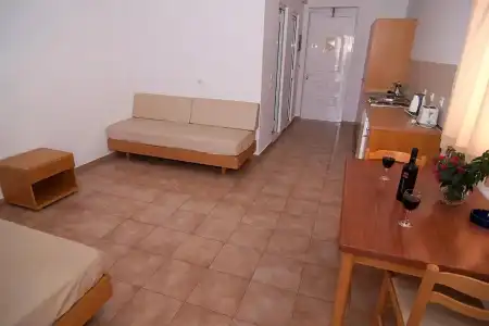 Lambis Studios & Apartments - 44