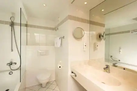 Ramada by Wyndham Hannover - 30