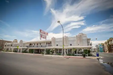 Downtowner Boutique - 20