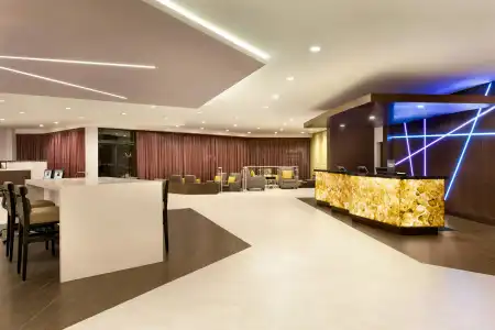 DoubleTree by Hilton Toronto Airport West - 21