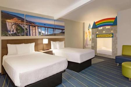 Days Inn & Suites by Wyndham Anaheim at Disneyland Park - 33