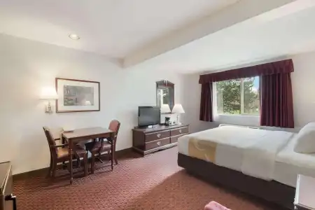 Quality Inn Grand Suites Bellingham - 34