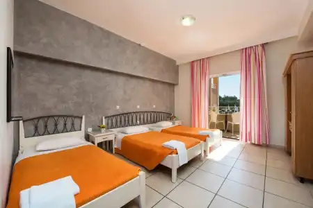 Kavos Plaza - 53