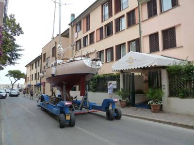Yacht Club - 32