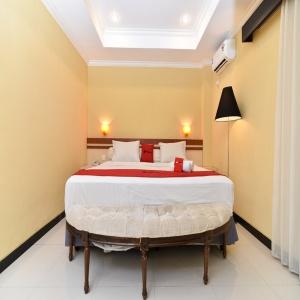 RedDoorz Plus near Mall Bali Galeria 2 (ex. Sylvia Bali Suite Residence) - 11