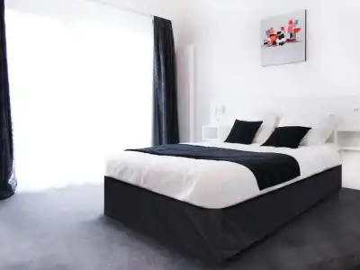Hôtel Satellite - 41