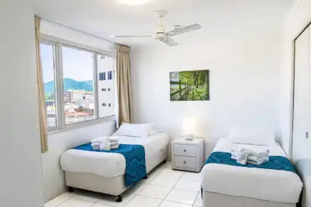 Cairns Aquarius - 90