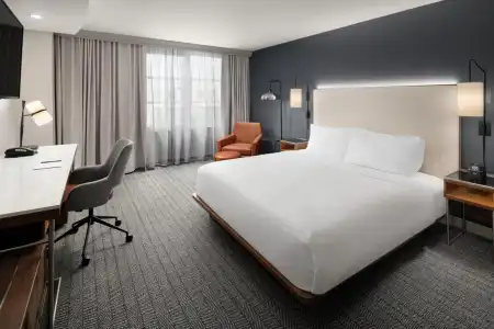 Courtyard by Marriott Seattle Bellevue/Downtown - 4