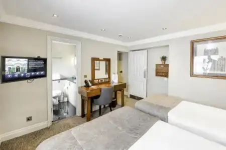 Gem Langham Court - 27