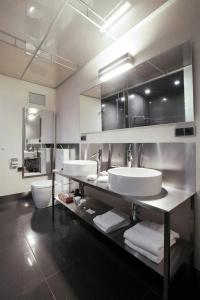 Old Town Square Residence by Emblem - 85