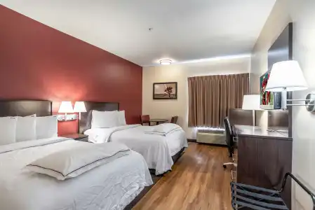 Red Roof Inn PLUS+ Phoenix West - 32