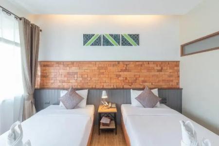The Old City Wall Inn - 216