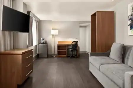 Days Inn by Wyndham Vancouver Downtown - 17