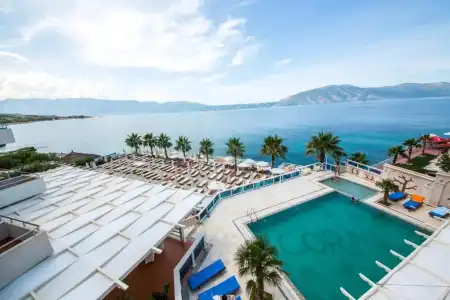 Coral & Resort - 8
