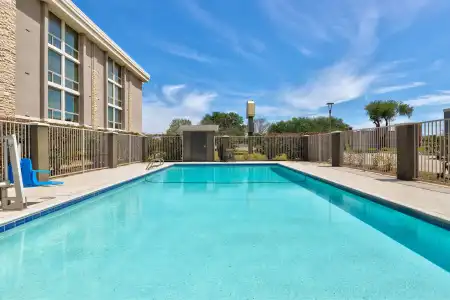 La Quinta Inn & Suites by Wyndham Dallas I-35 Walnut Hill Ln - 14