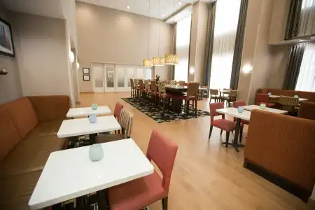 Hampton Inn & Suites Oklahoma City Airport - 28