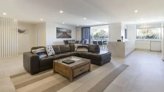 Bay Royal Apartments - 218