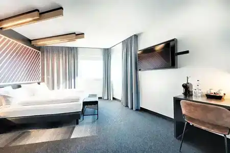 Moxy Berlin Airport - 59